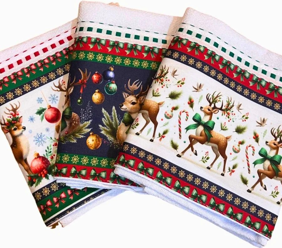 Panos com barrado de renas e bolas de Natal